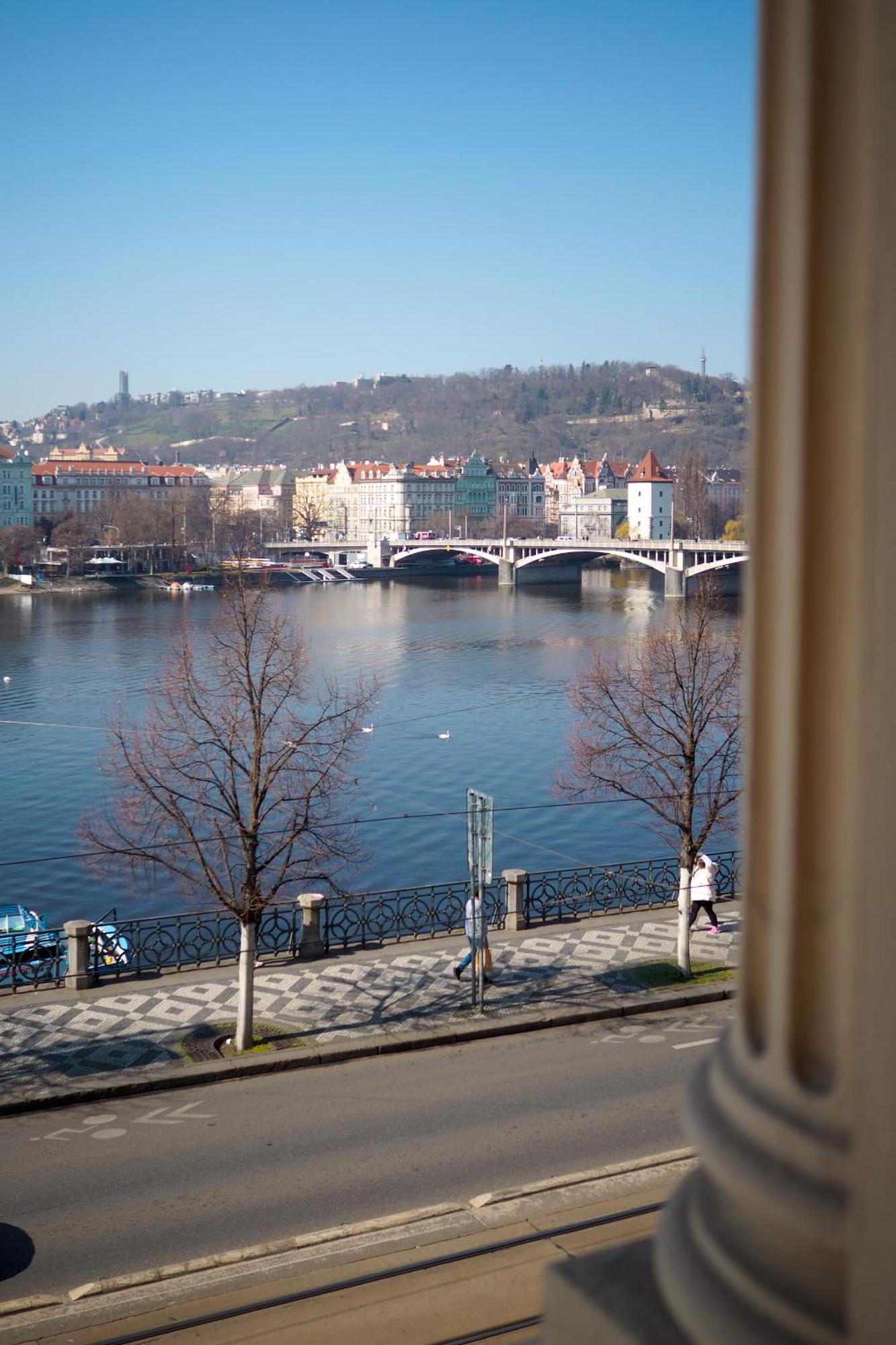 Rasinovo Nabrezi - Riverside Residence Praag Buitenkant foto