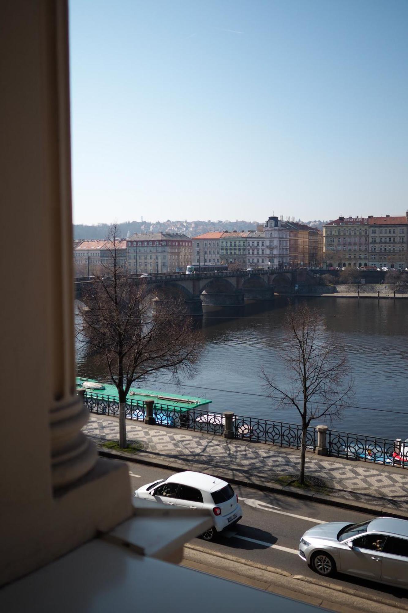 Rasinovo Nabrezi - Riverside Residence Praag Buitenkant foto