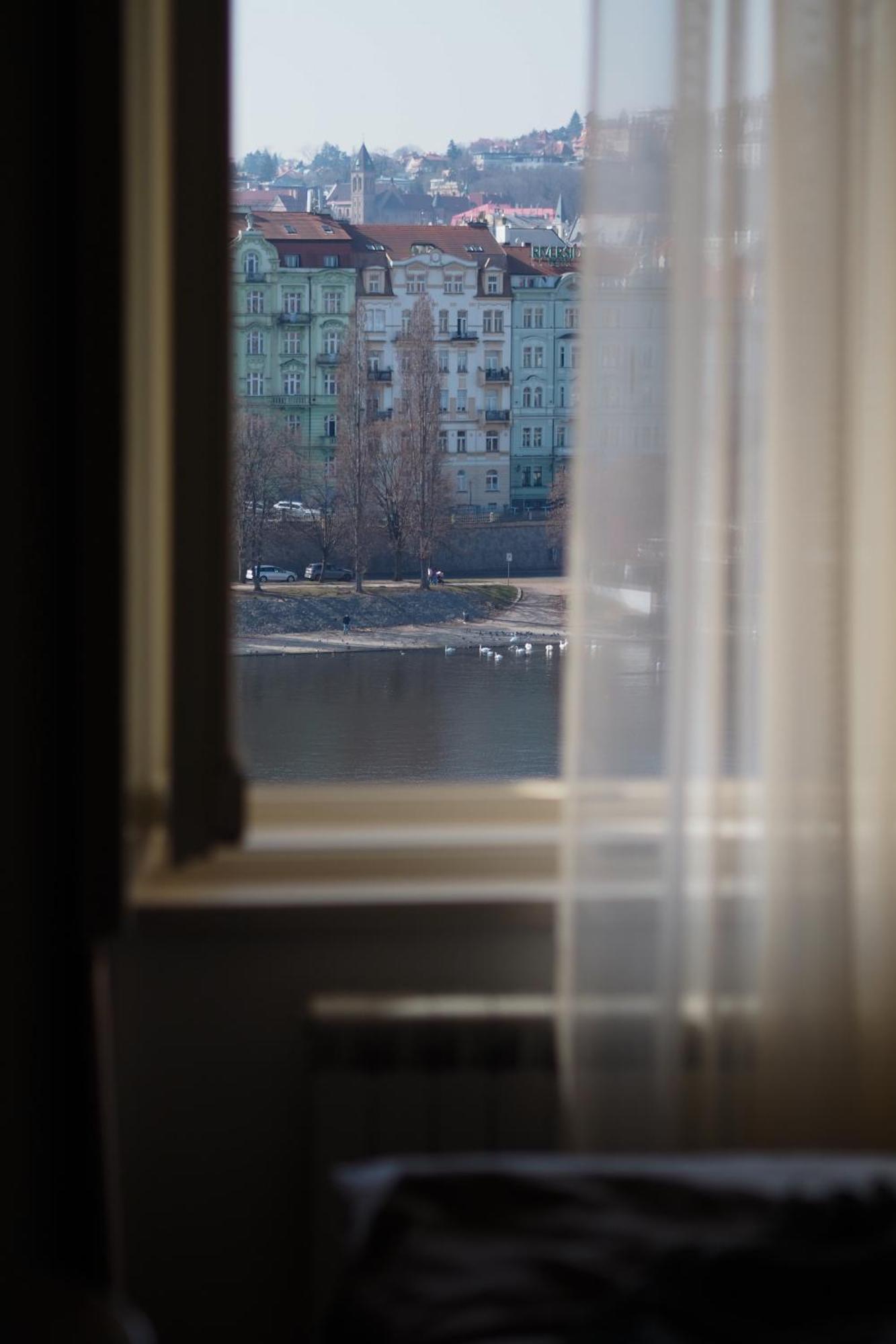 Rasinovo Nabrezi - Riverside Residence Praag Buitenkant foto